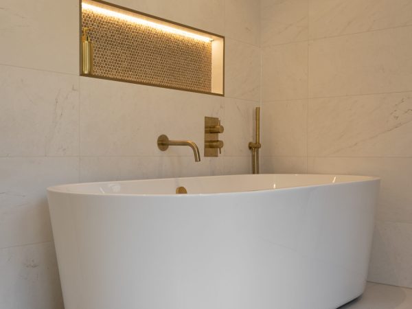 Custom-home-Surrey-Court-Hill_luxury bathroom