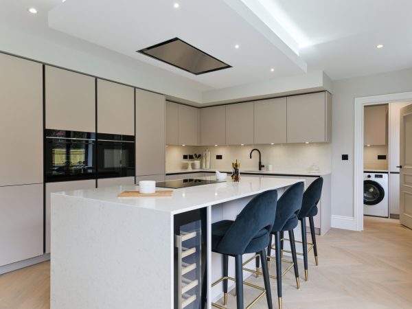 New-build-principal-contractor-Surrey-Kings-Gate-Tadworth-kitchen-island