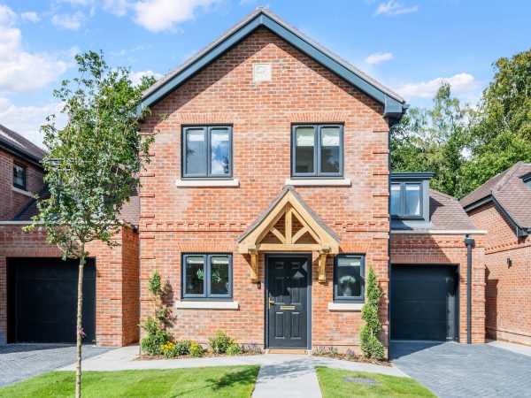 New-houses-Surrey_The-Waldrons-Felbridge